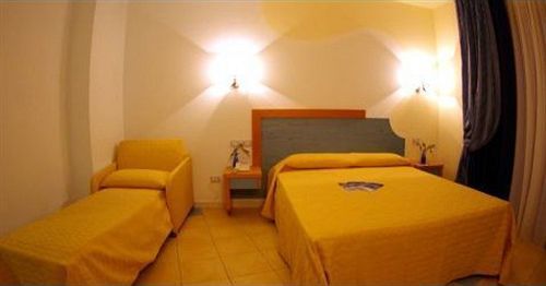 Hotel Club Cala Longa Montauro Eksteriør billede