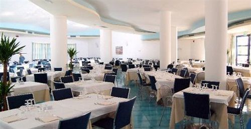 Hotel Club Cala Longa Montauro Eksteriør billede
